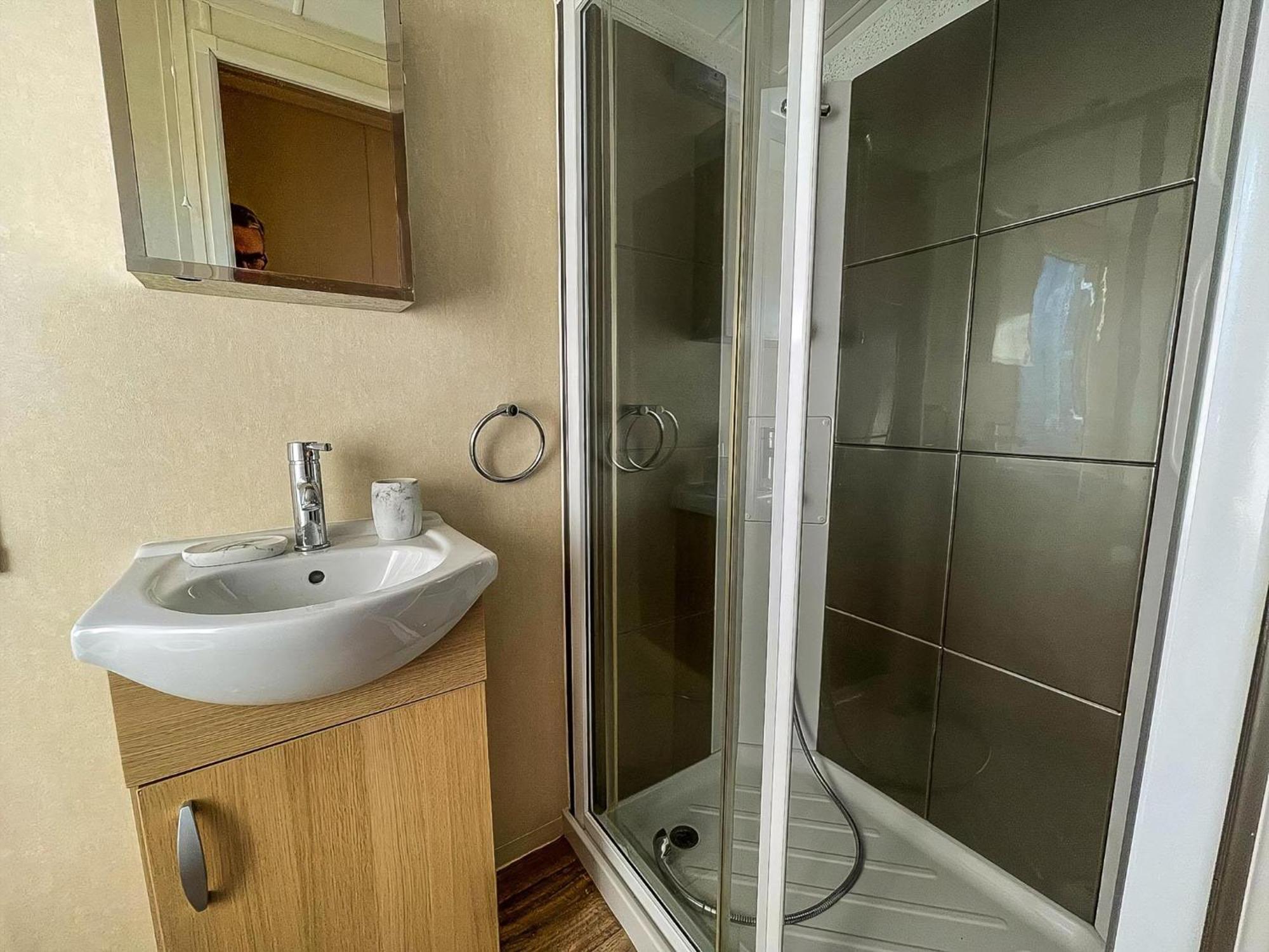 Lovely Caravan With Spacious Decking At North Denes In Suffolk, Ref 40134Nd Lowestoft Eksteriør billede